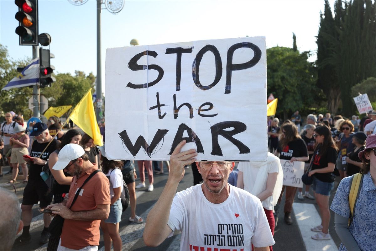 israilliler tel avivde sokaga cikti gazzede savasin sona erdirilmesi talebiyle protesto duzenleniyor 6 mL32Cqbe