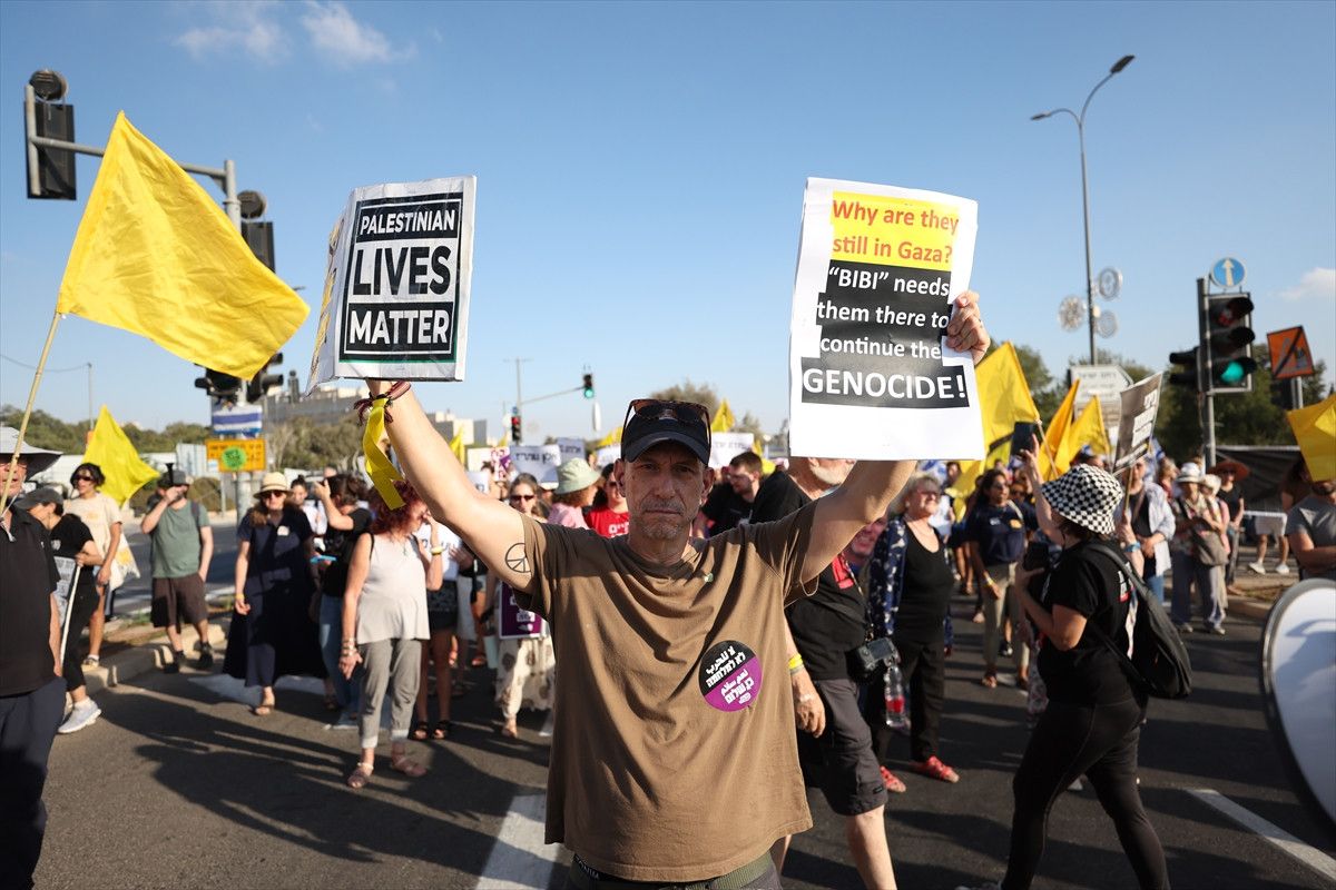 israilliler tel avivde sokaga cikti gazzede savasin sona erdirilmesi talebiyle protesto duzenleniyor 8 gDwzPhGJ