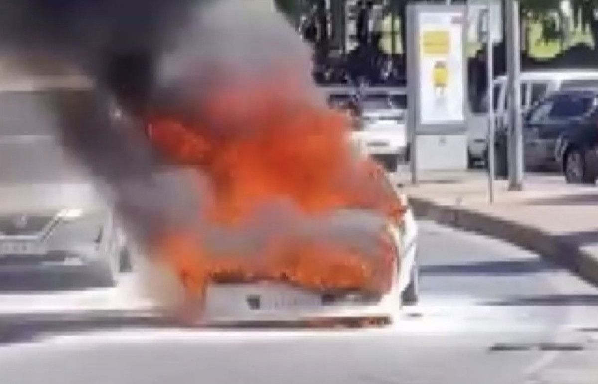 istanbul 2 ay once aldigi arac alev alev yaninca isyan etti 0