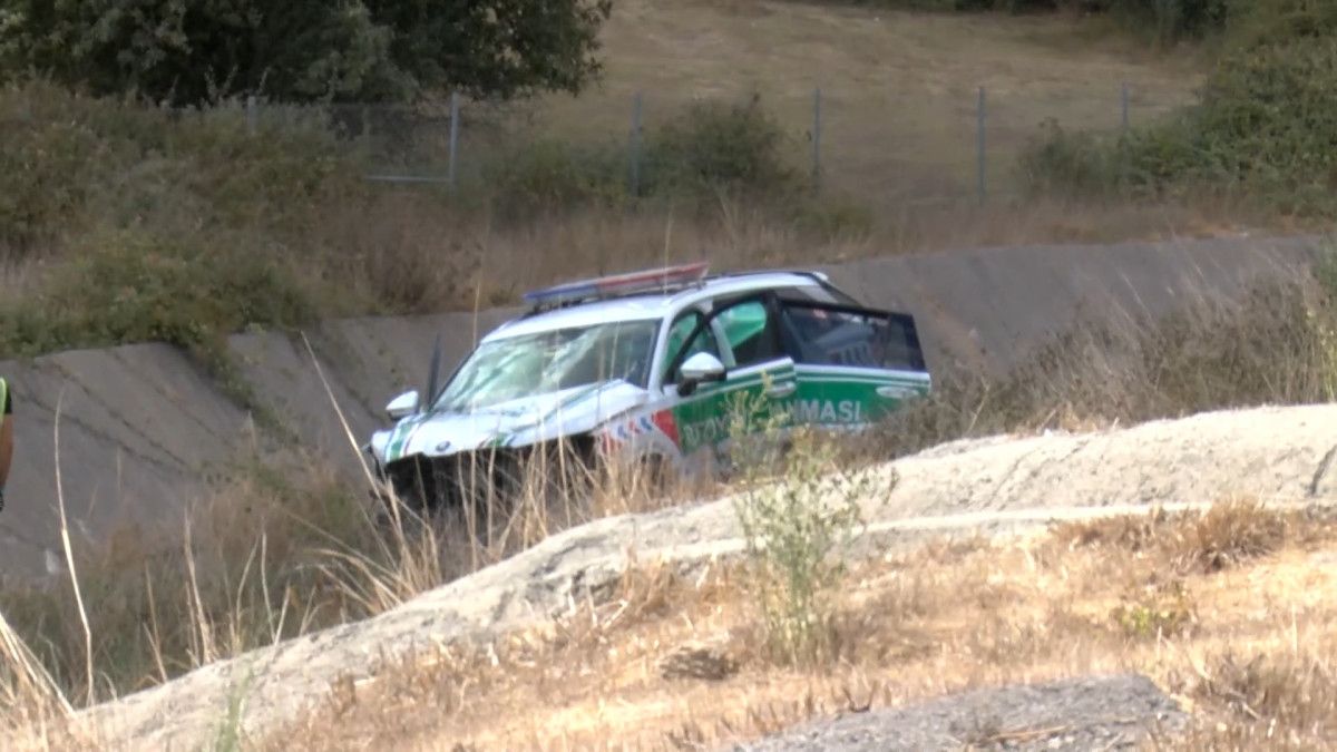 istanbul cekmekoyde tirin jandarma aracina carptigi kazada 5 kisi yaralandi 4