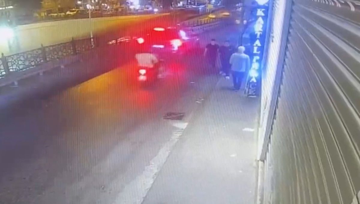 istanbul taksimde turiste kapkac kamerada 0 2Wn4Mw6m