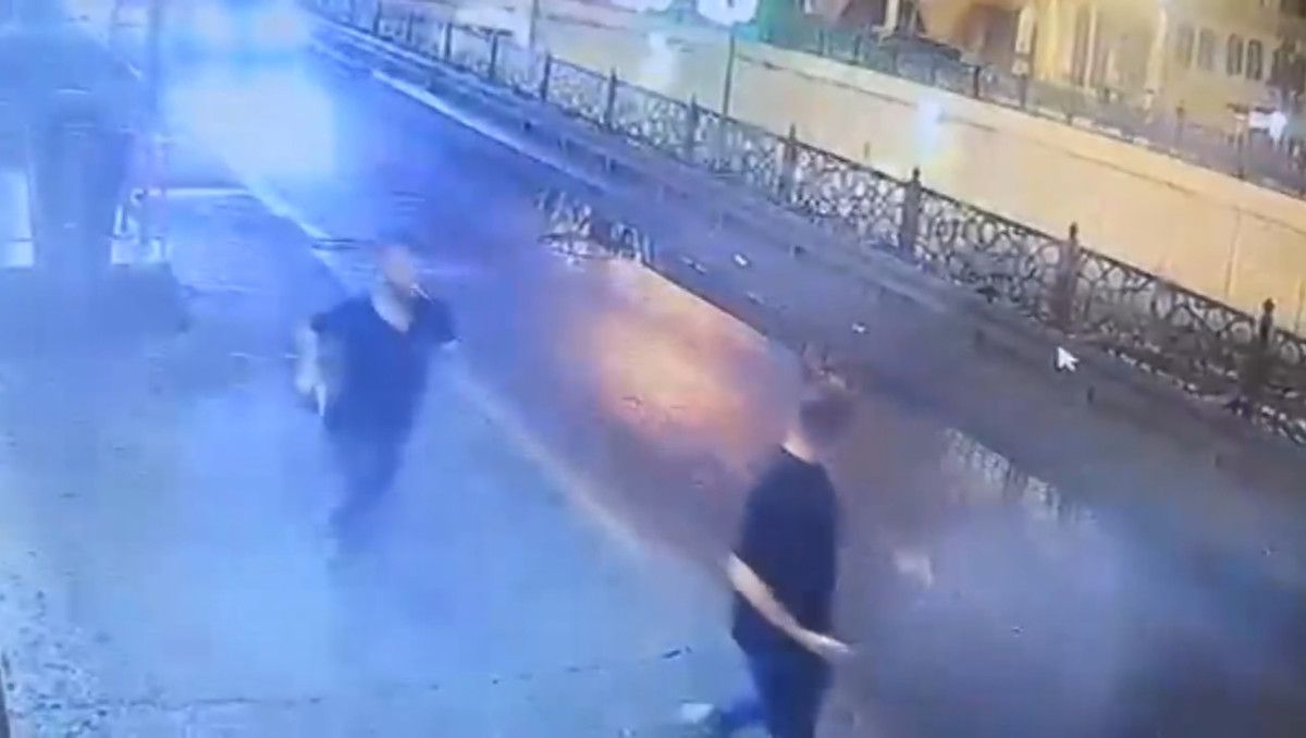 istanbul taksimde turiste kapkac kamerada 1 NfOmSbke