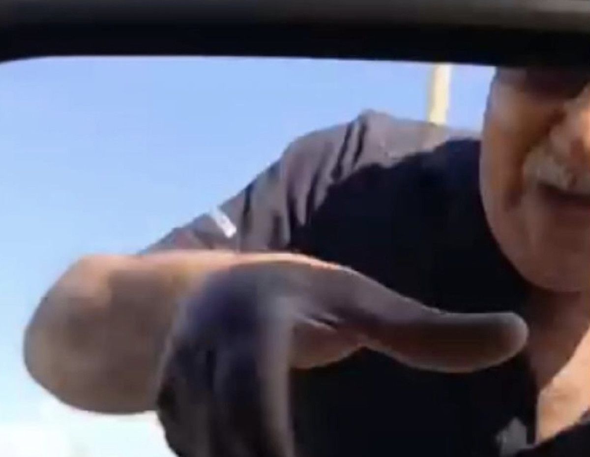 istanbul trafiginde yol verme kavgalari kamerada 1 1m1D72Ur