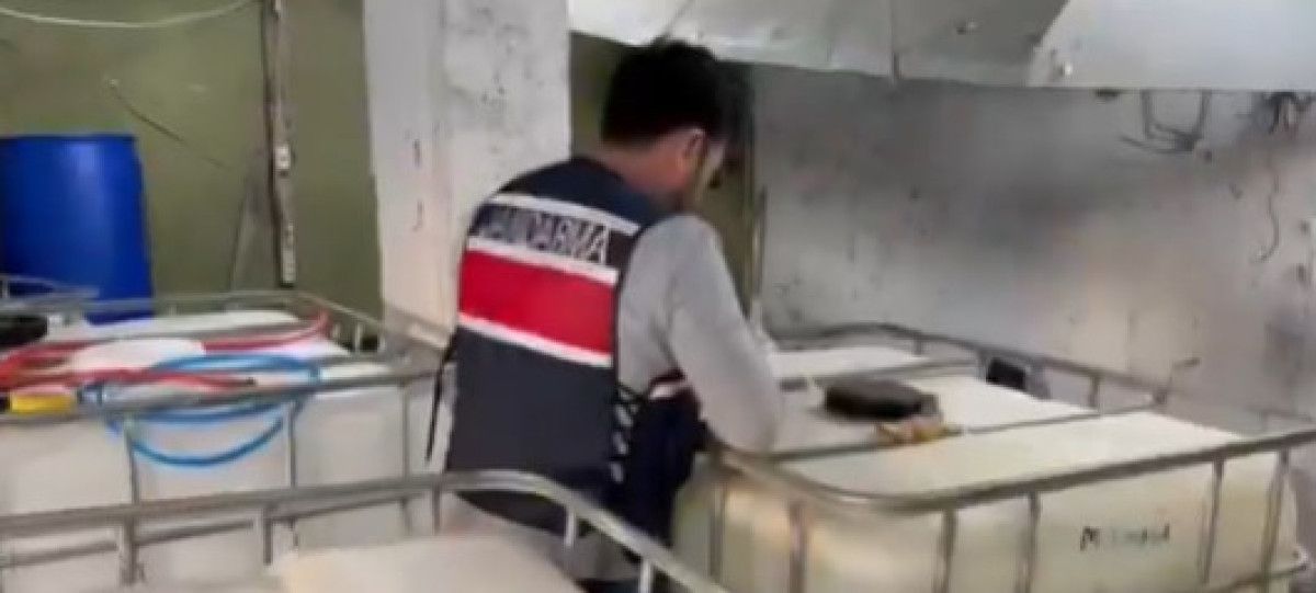 İstanbul ve Antalya merkezli 81 ilde kaçak alkol operasyonu: 121 gözaltı 1 istanbul ve antalya merkezli 81 ilde kacak alkol operasyonu 121 gozalti 0