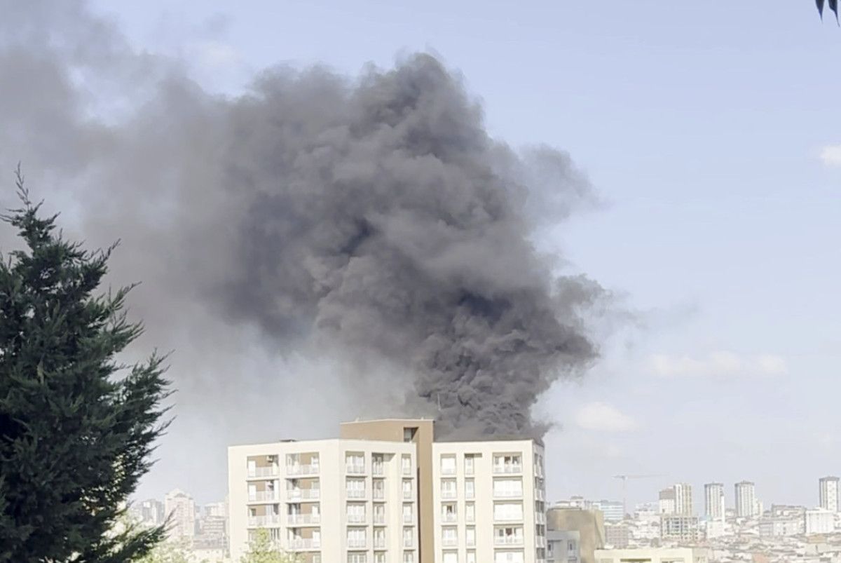 istanbulda 13 katli apartmanda yangin cikti uzun ugraslar sonucu sonduruldu 0 6B3grN3Z