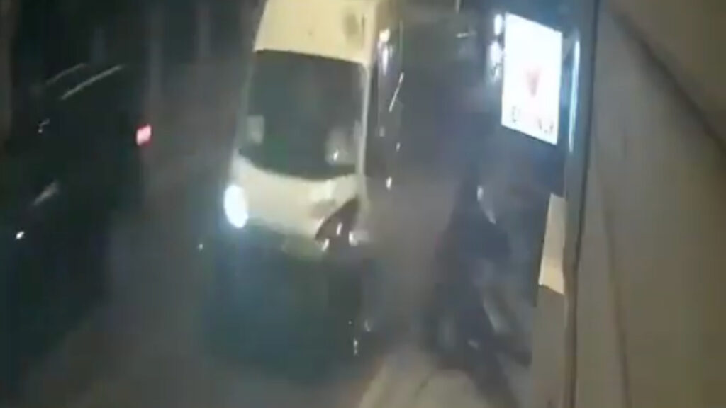 istanbulda alkollu servis soforunun sebep oldugu feci kaza s3dT1OwM