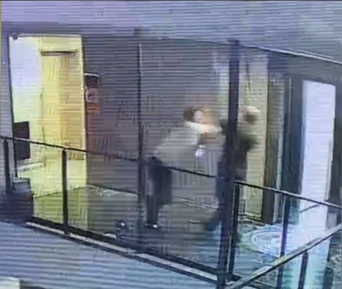 istanbulda cevreye rahatsizlik verdi kendisini uyaran resepsiyon gorevlisine saldirdi 4