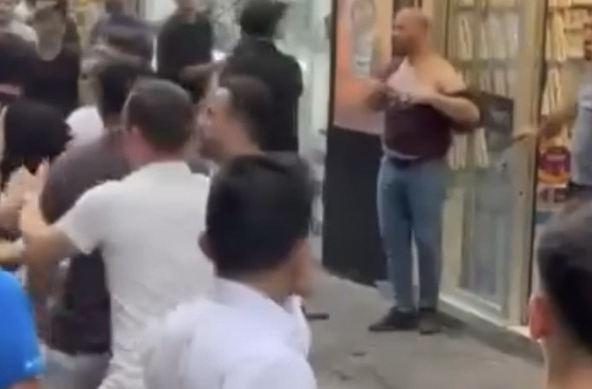 istanbulda esnaf arasinda tekme ve yumruklu meydan kavgasi cekpasla saldirdi 0 S91GPJ56