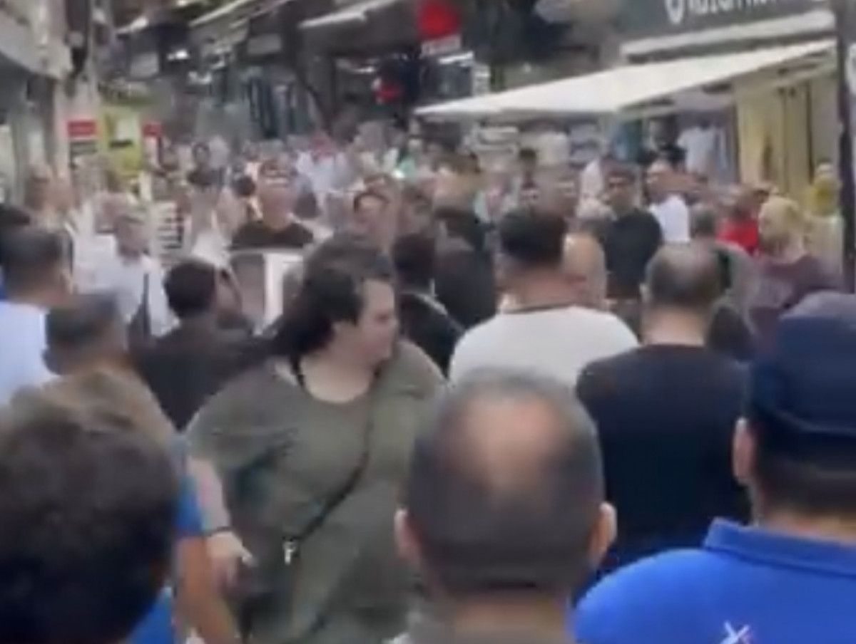 istanbulda esnaf arasinda tekme ve yumruklu meydan kavgasi cekpasla saldirdi 1 KPcL1u6K