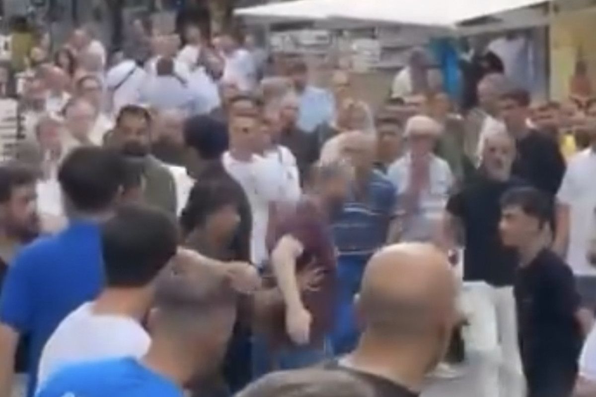istanbulda esnaf arasinda tekme ve yumruklu meydan kavgasi cekpasla saldirdi 2 vggK7Y72