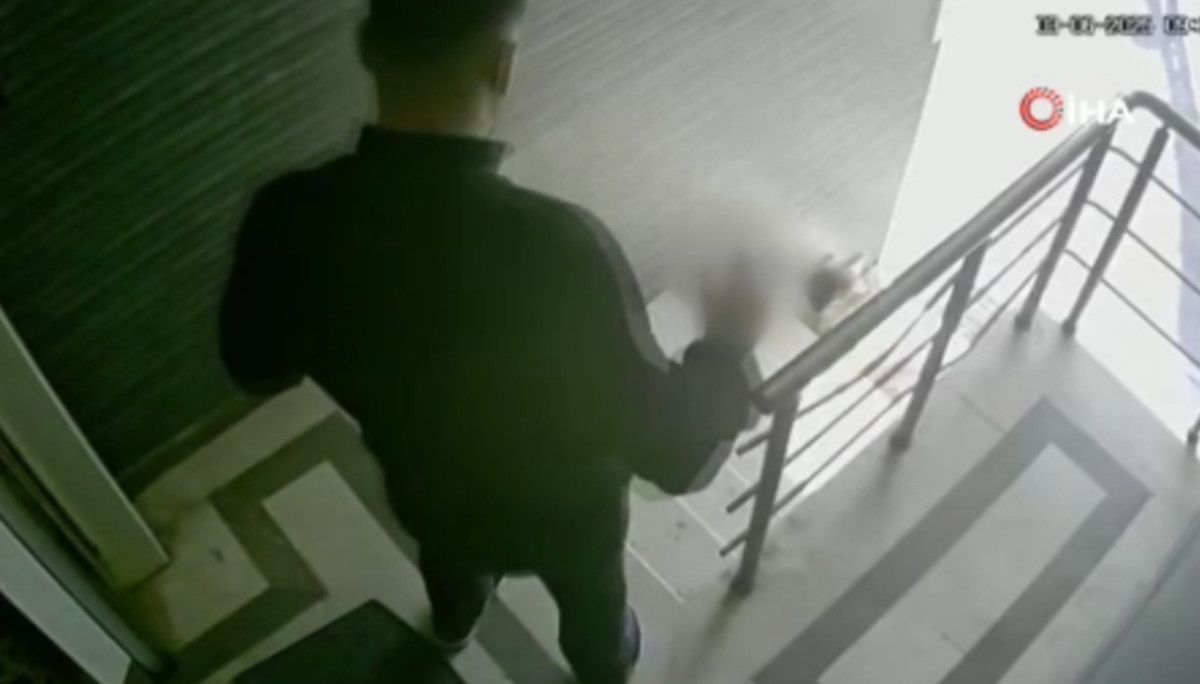 istanbulda kizini tekmeleyerek merdivenlerden iten babaya istenen ceza belli oldu 1 AaKarpNU