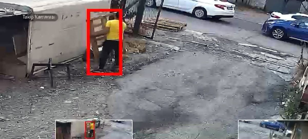 istanbulda magazanin ahsap paletlerini el arabasiyla caldi 1 llcHar6W