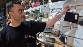 istanbulda musteri gibi girdigi dukkandan canta caldi x75QkQOs