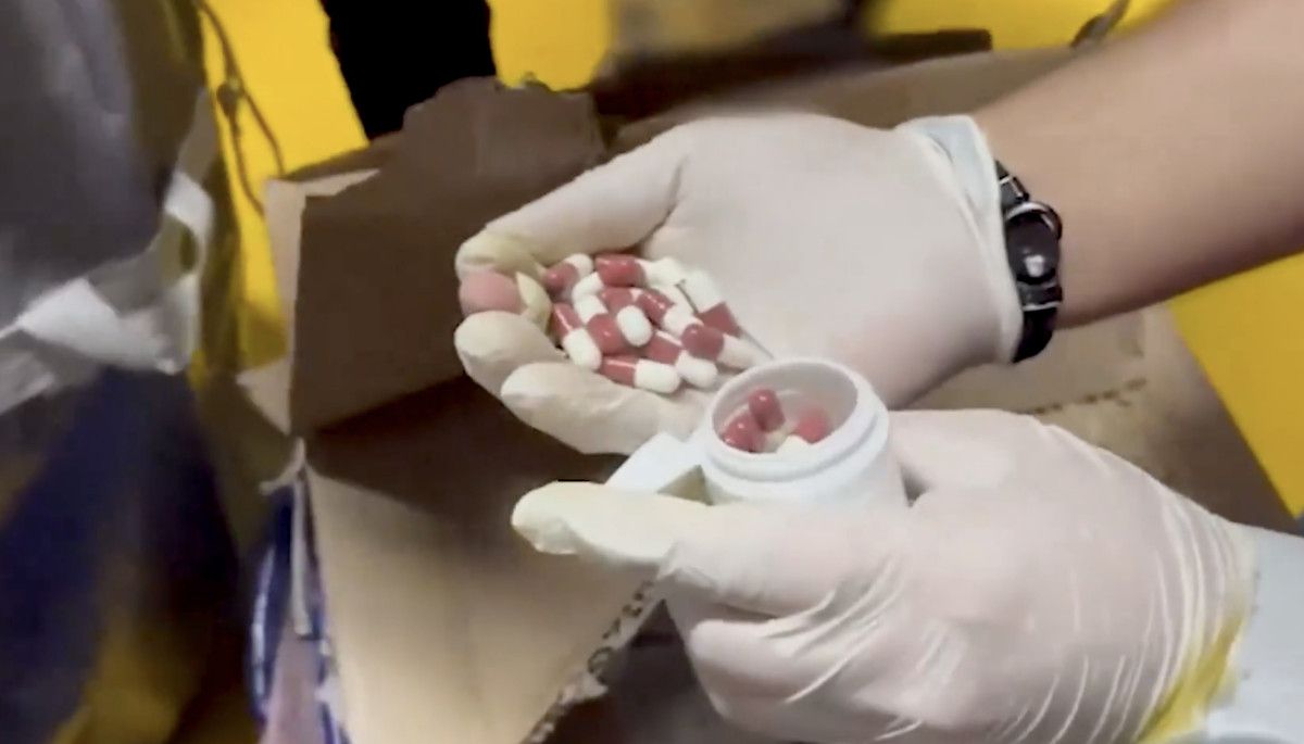 İstanbul'da narkotik operasyonu: 3 zehir taciri yakalandı 1 istanbulda narkotik operasyonu 3 zehir taciri yakalandi 0 qaWFRanM