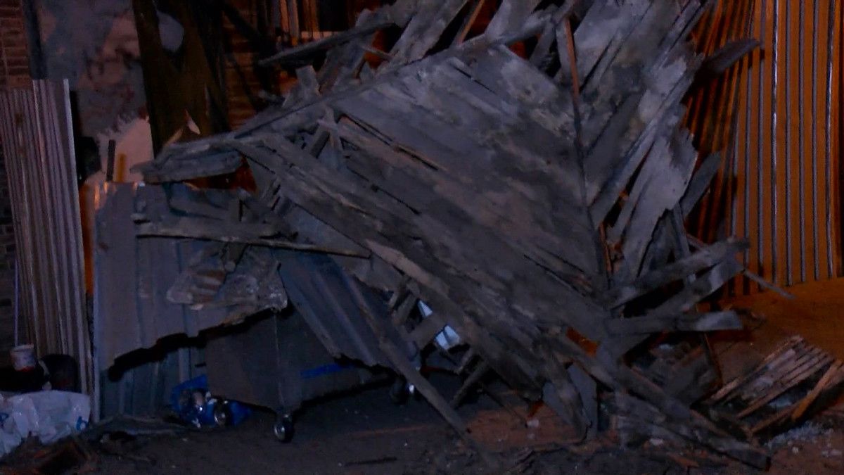 istanbulda tarihi eser niteligindeki 100 yillik bina coktu 0 pIMS9zrH