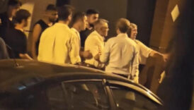 istanbulda tepki ceken olay gurultu yapan 2 cocuga dayak atti C1BqjS64