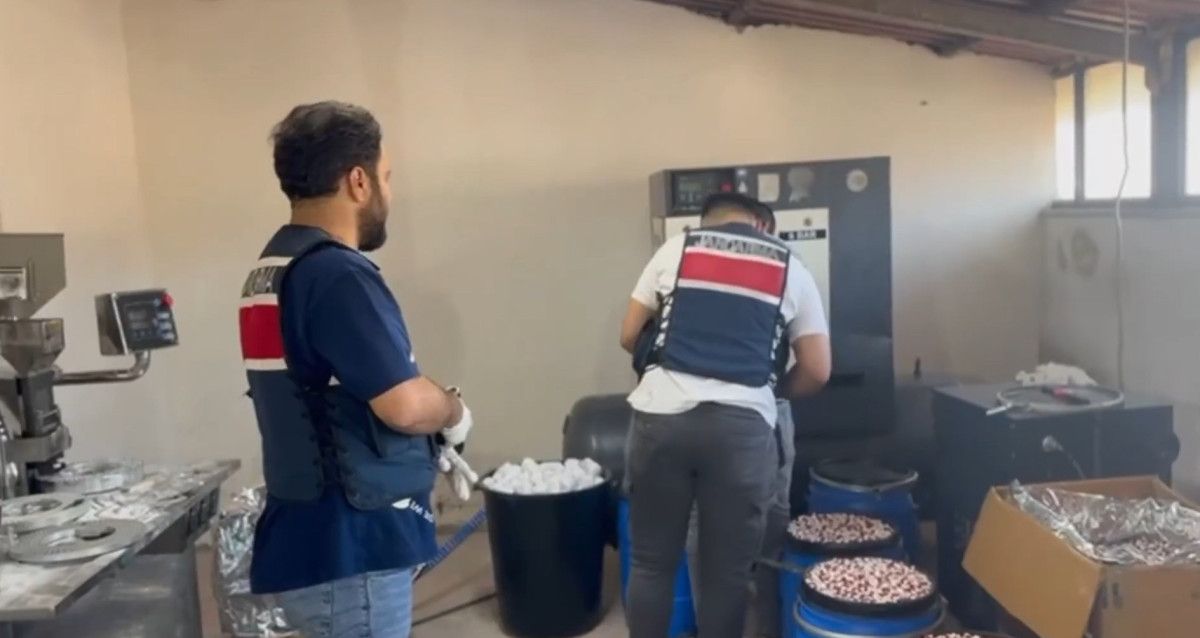 istanbulda uyusturucu operasyonu 2 kisi tutuklandi 0 H8B6tdAC