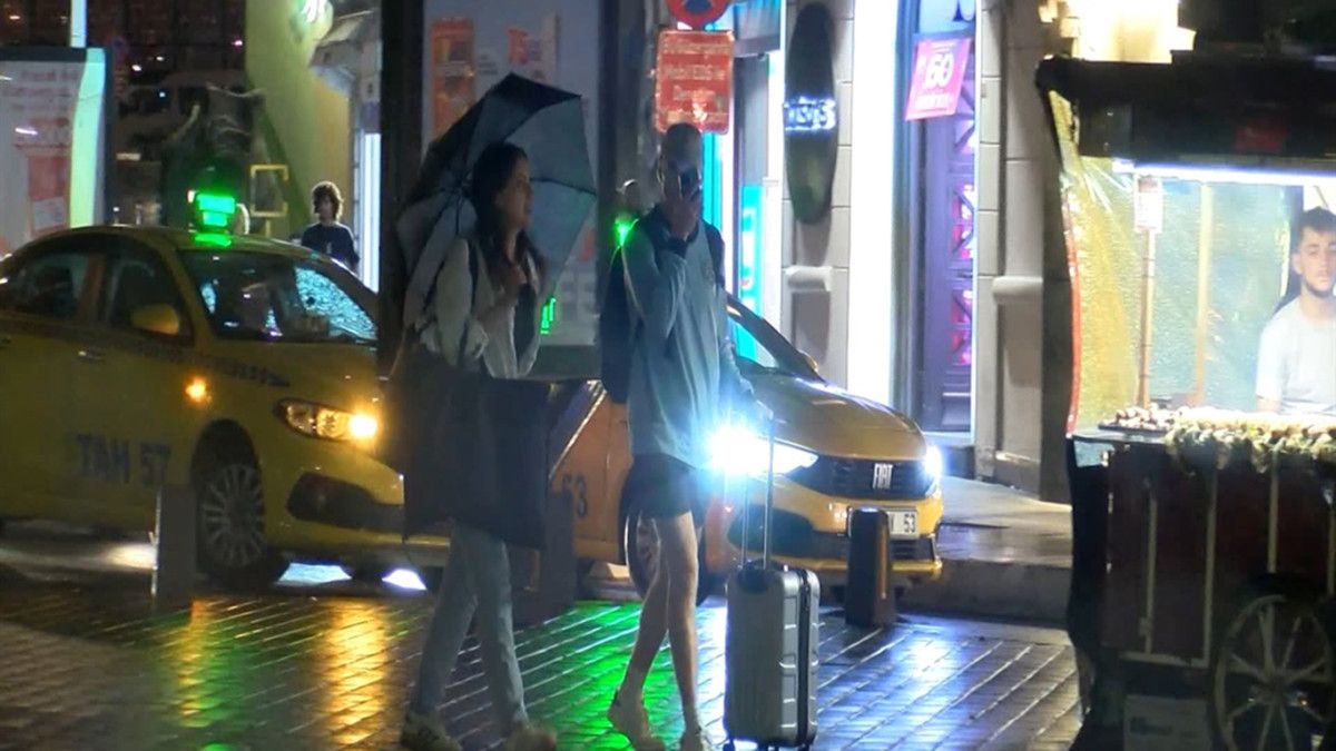 İstanbul'da yağış etkili oldu: Şimşekler geceyi aydınlattı 4 istanbulda yagis etkili oldu simsekler geceyi aydinlatti 3 IGDFzPGX