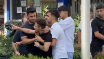 istanbulda yolu kapatip urun indiren nakliyeci mahalle esnafi tarafindan darbedildi ubRJbXef