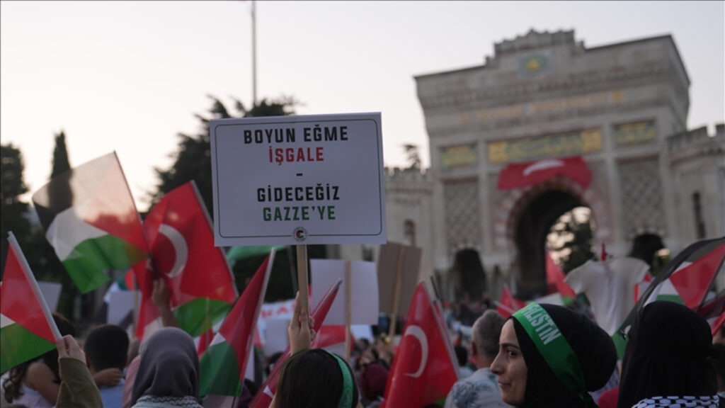 istanbuldan gazzeye destek gazzeye umut isigi ol yuruyusu basladi ll2BVcPv