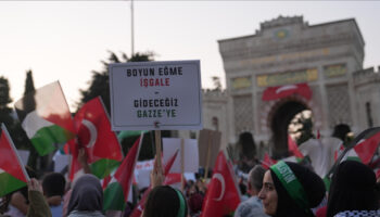 istanbuldan gazzeye destek gazzeye umut isigi ol yuruyusu basladi ll2BVcPv