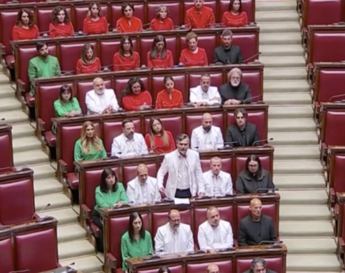 italya parlamentosundan israile tepki filistin bayraginin renklerini tasiyan kiyafetler giydiler 2 DZiBW1NA