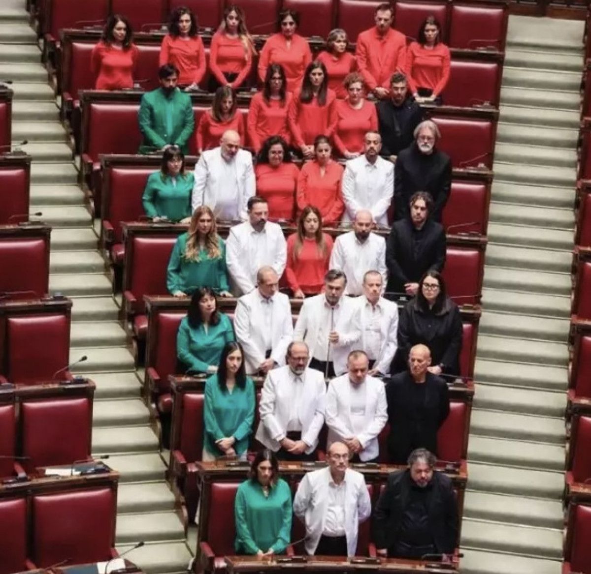 italya parlamentosundan israile tepki filistin bayraginin renklerini tasiyan kiyafetler giydiler 3 UZg98BQw