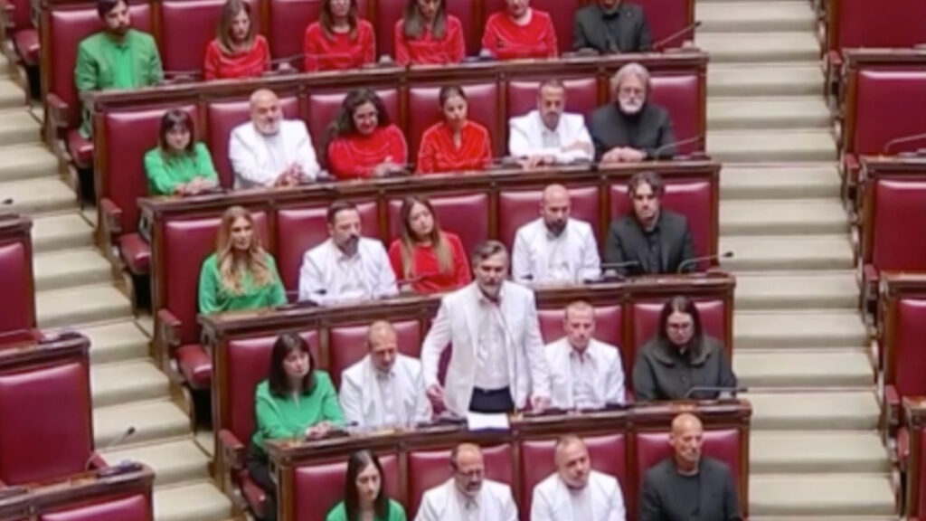 italya parlamentosundan israile tepki filistin bayraginin renklerini tasiyan kiyafetler giydiler W5Jnfx5j