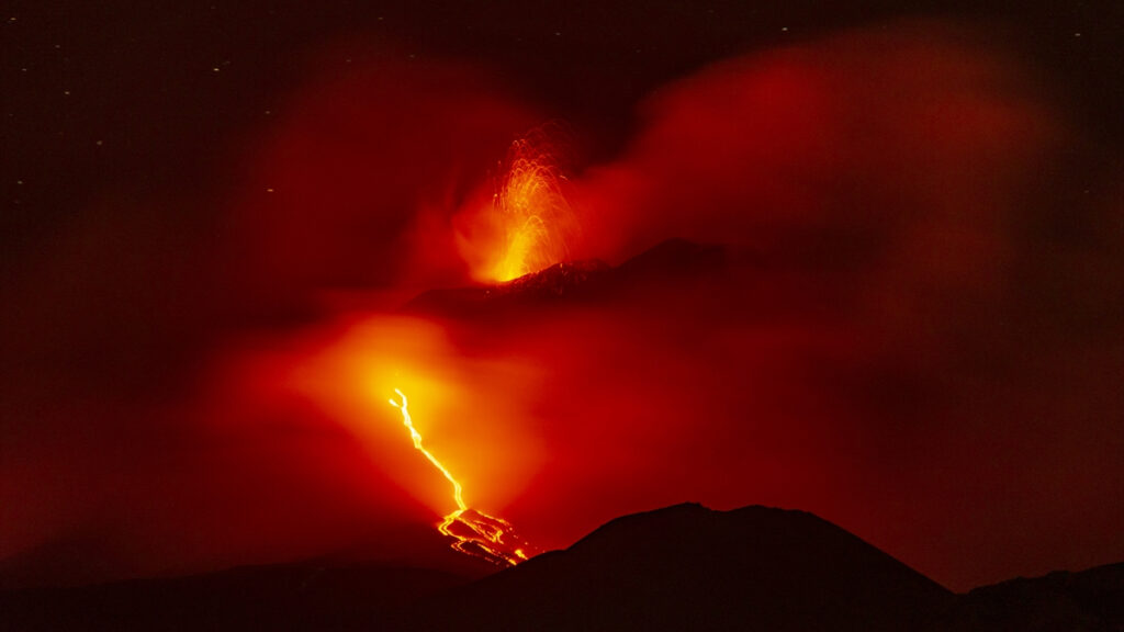 italyada etna yanardaginda patlamalar devam ediyor 8j4Q2c47