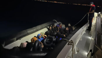 izmirde denizde ve karada 83 duzensiz gocmen yakalandi bS3sPd5O