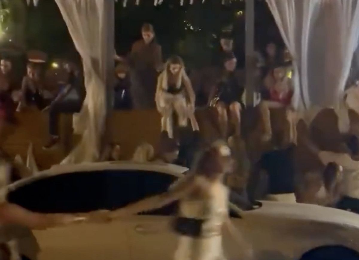 izmirde eglence mekaninda cikan silahli kavgada ezgi molanin eski esi ayagindan vuruldu 0 HH5ubHf3