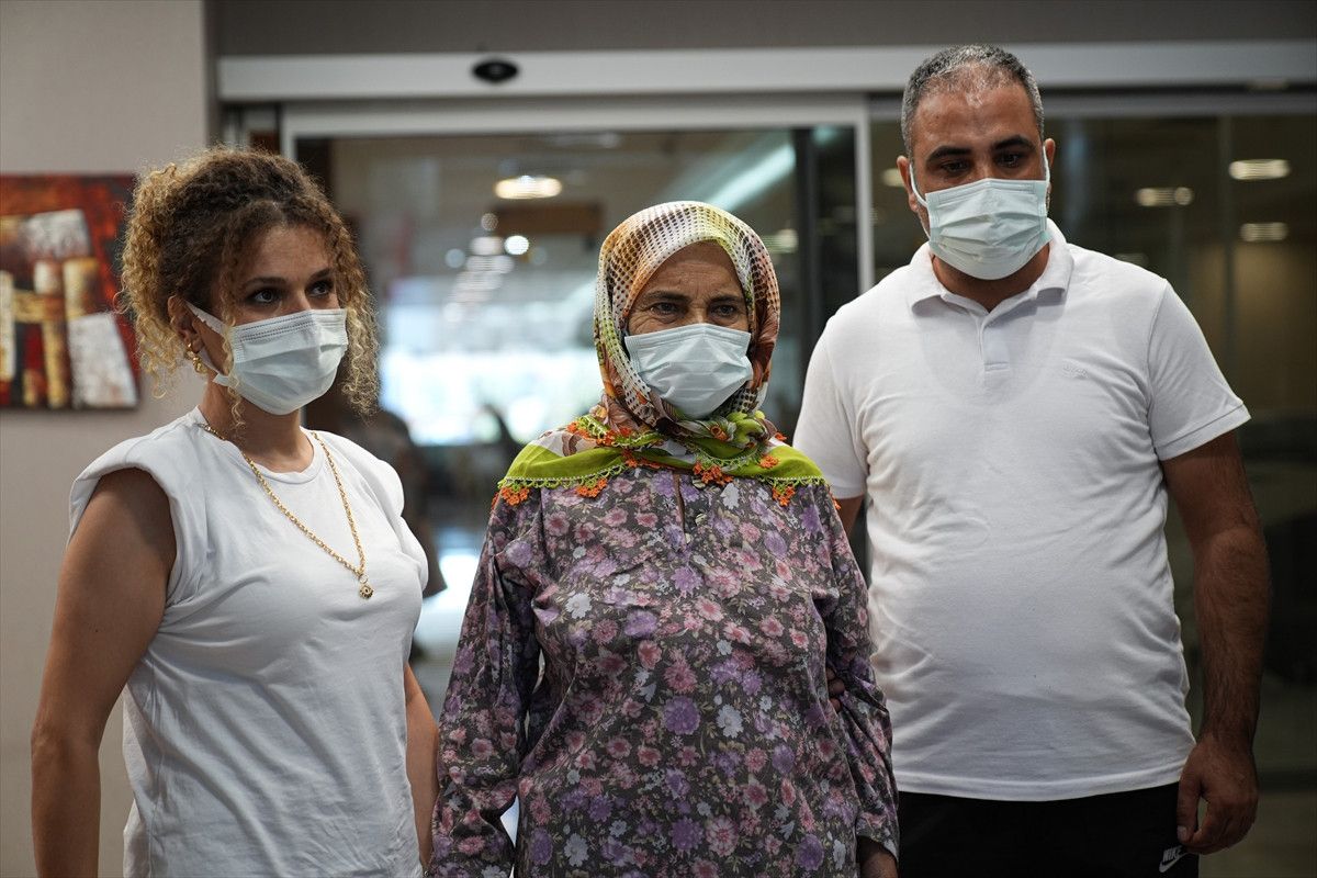 izmirde gelin kayinvalidesine cigerini verdi 3 BSeVVuj1