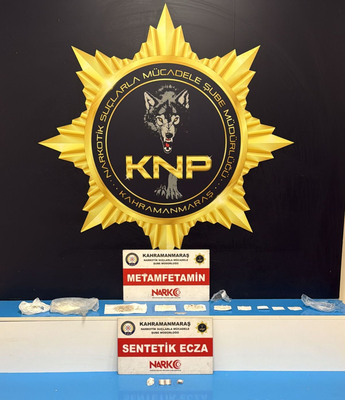 Kahramanmaraş'ta polise çarpıp kaçan avukatın attığı paketten uyuşturucu çıktı 3 kahramanmarasta polise carpip kacan avukatin attigi paketten uyusturucu cikti 2