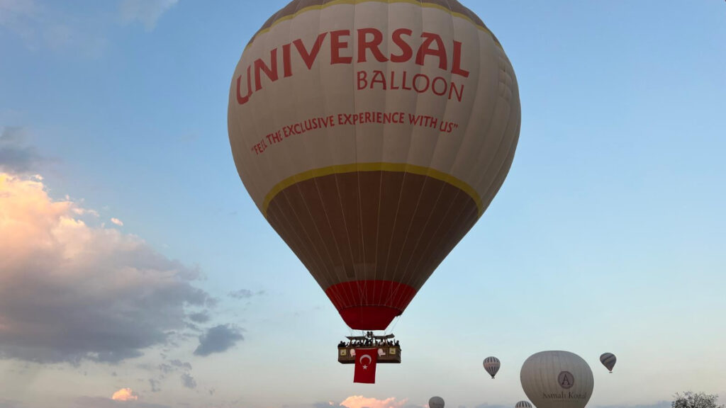 kapadokyada balonlar turk bayraklari ile havalandi jOXOJ5C4