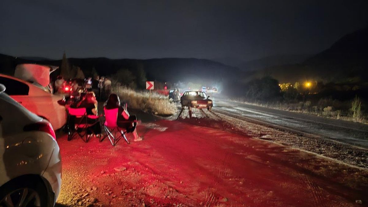 karabukte orman yanginini cay icerek izlediler 1 T6Ci22ce