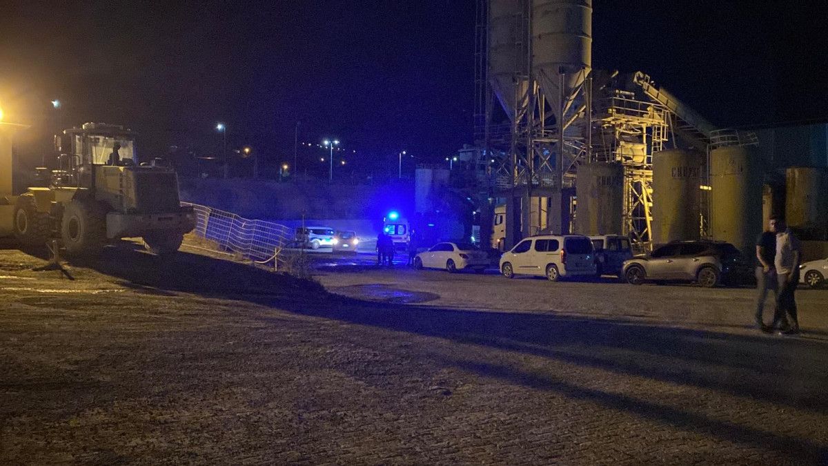 kayseride cimento kamyonunun kapagi carpti sofor yasamini yitirdi 1 y5ThhqJy