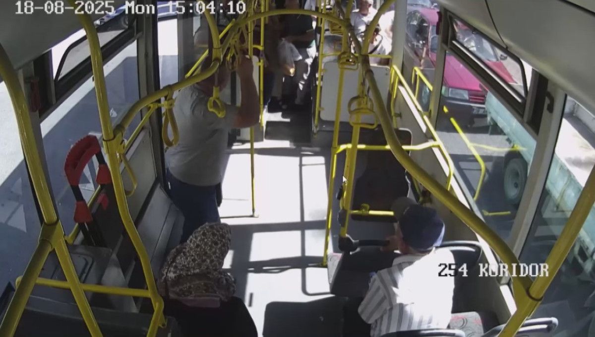kayseride otobus soforu fenalasan yolcuyu hastaneye yetistirdi o anlar otobus kamerasinda 1 zdt27wQf