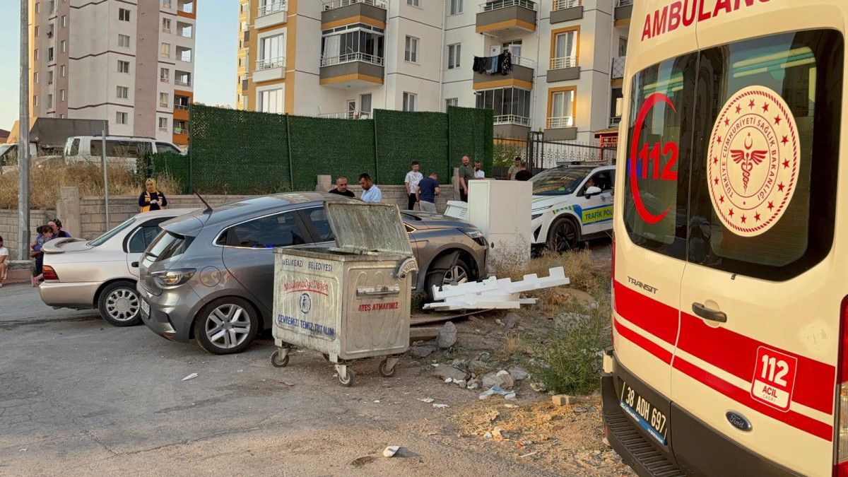 kayseride savrulan otomobil trafoya carpmasi sonucu yangin cikti 1