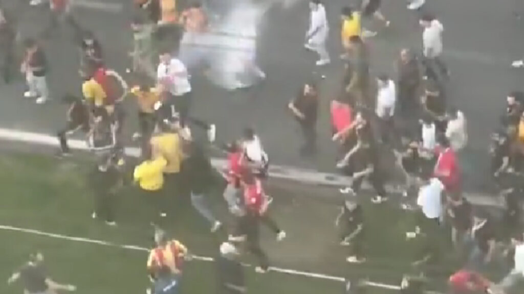 kayserispor taraftarindan galatasarayin kaldigi otele saldiri XPQM1mJN