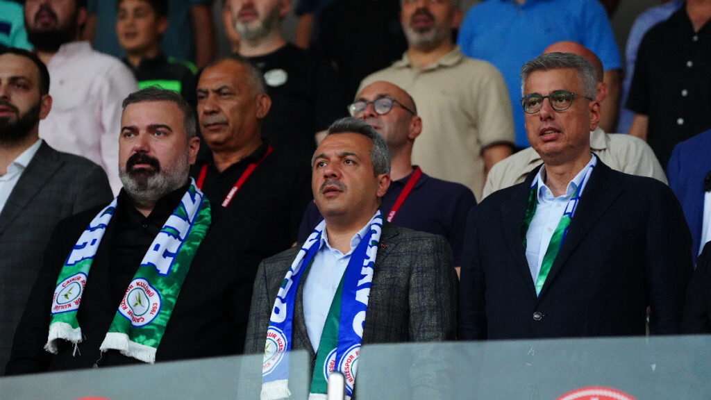 kemal memisoglu rizespor goztepe macini tribunden izledi M6EhZOfG