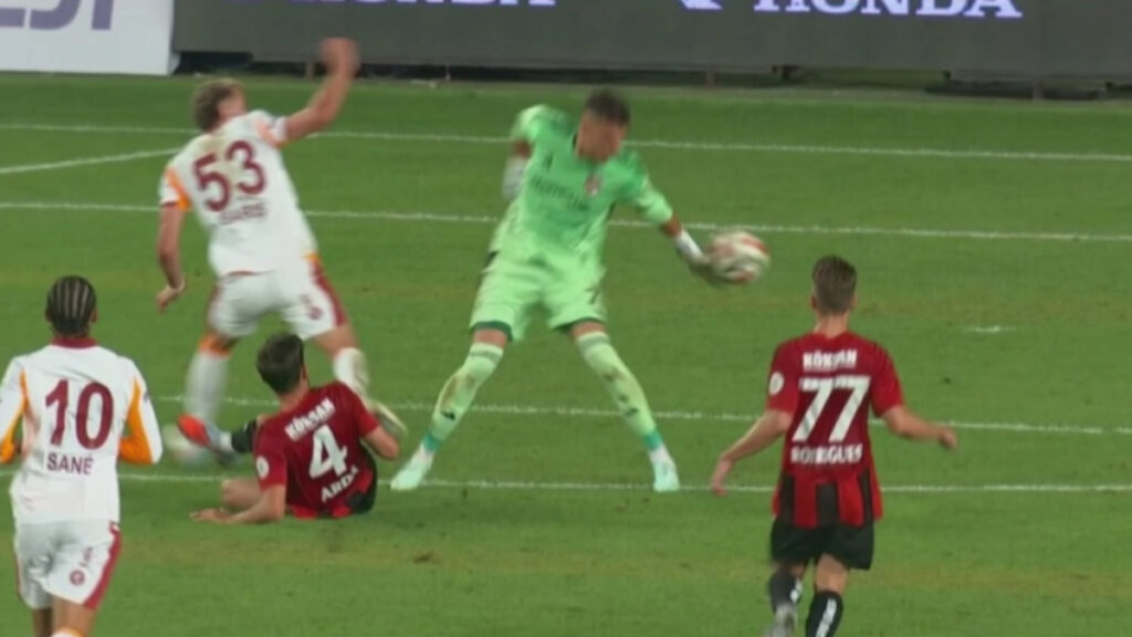 kirmizi kart cikti gaziantep fk galatasaray karsisinda 10 kisi lp9iyrez