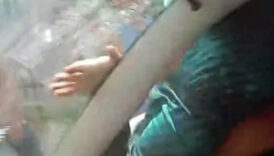 kocaelide cikan yol verme tartismasinda kalabalik bir grup otomobil surucusunu darbetti lJrPbFT4