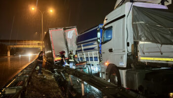 kocaelide kamyonet kamyon ve tirin karistigi zincirleme kaza 1 olu e8LIYByV