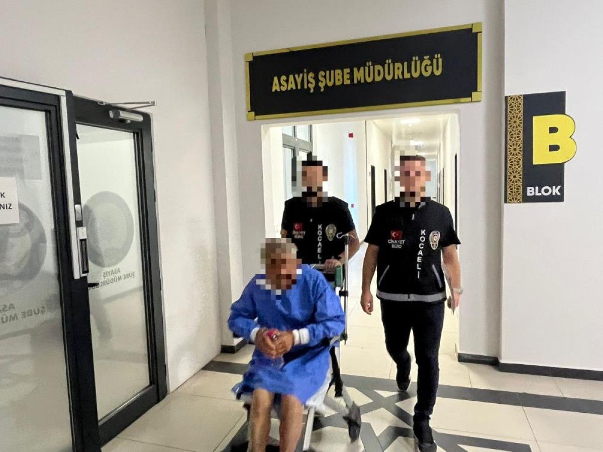 Kocaeli'de karısını öldüren şahıs tekerlekli sandalye ile sevk edildiği adliyede tutuklandı 1 kocaelide karisini olduren sahis tekerlekli sandalye ile sevk edildigi adliyede tutuklandi 0