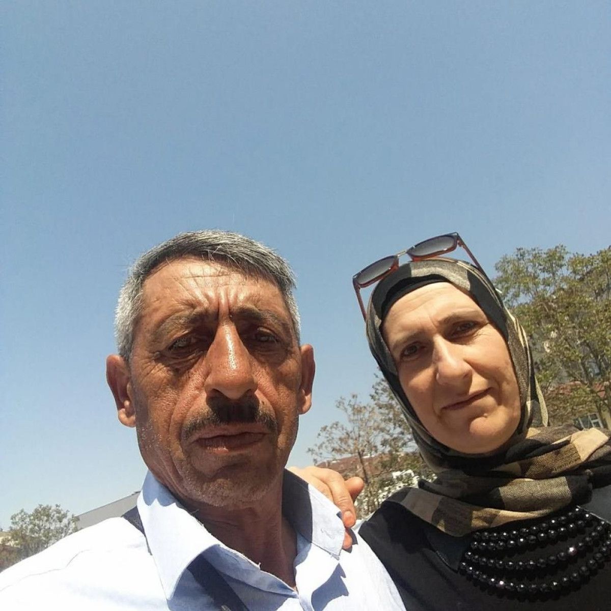 Kocaeli'de karısını öldüren şahıs tekerlekli sandalye ile sevk edildiği adliyede tutuklandı 2 kocaelide karisini olduren sahis tekerlekli sandalye ile sevk edildigi adliyede tutuklandi 1 F9tegWI6