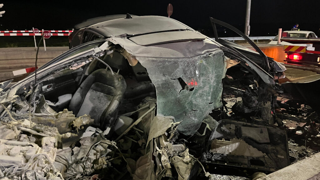 kocaelide kuzey marmara otoyolunda korkunc kaza otomobil bariyerlere saplandi izZvWM45