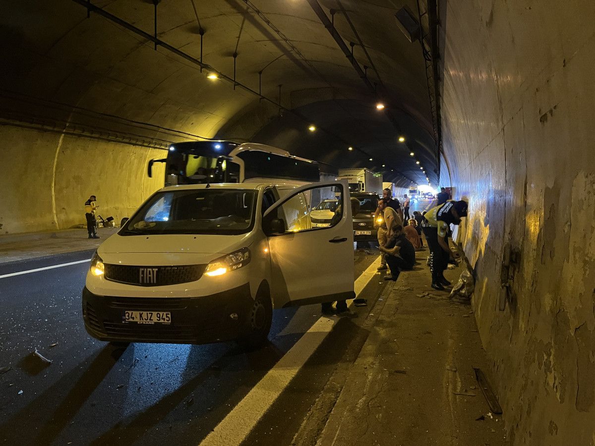 kocaelide tem otoyolunda zincirleme kaza 5 yarali 0 zYkD9QOd