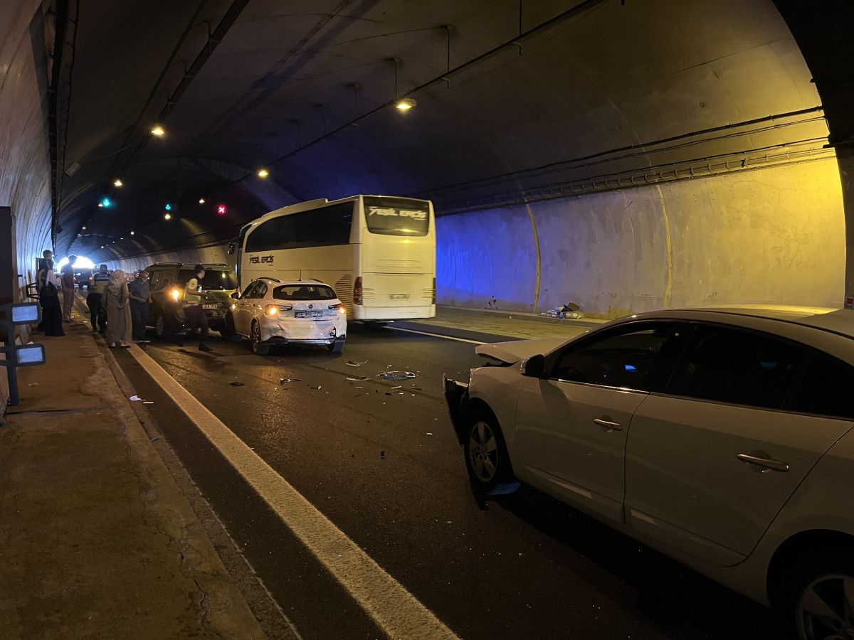 kocaelide tem otoyolunda zincirleme kaza 5 yarali 3 7Mw8NRJ8