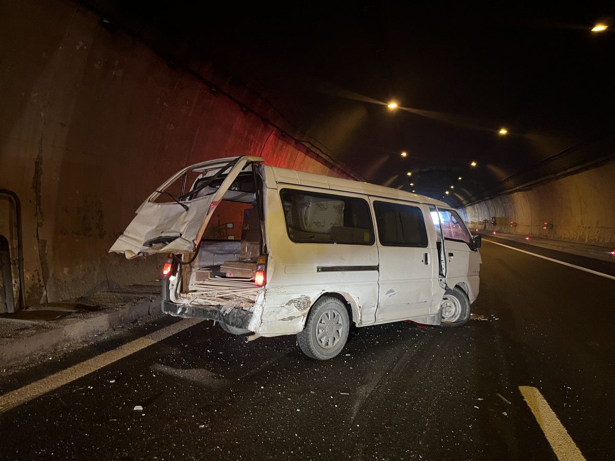kocaelide tem otoyolunda zincirleme kaza 5 yarali 4 TtiIsauQ