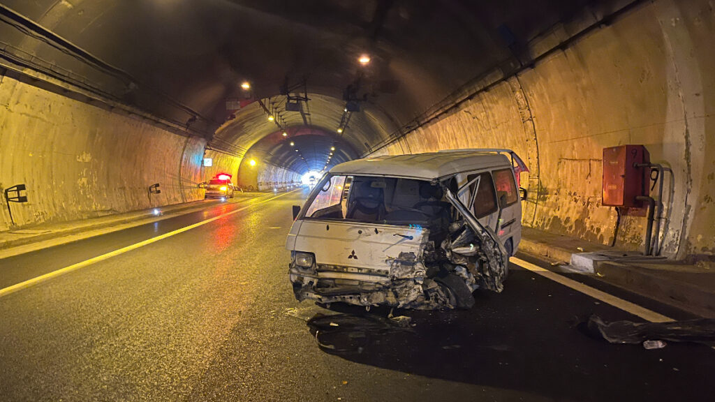 kocaelide tem otoyolunda zincirleme kaza 5 yarali TjxtIEFD